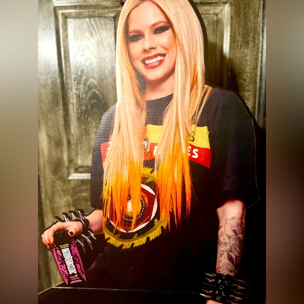 Avril Lavigne cutout